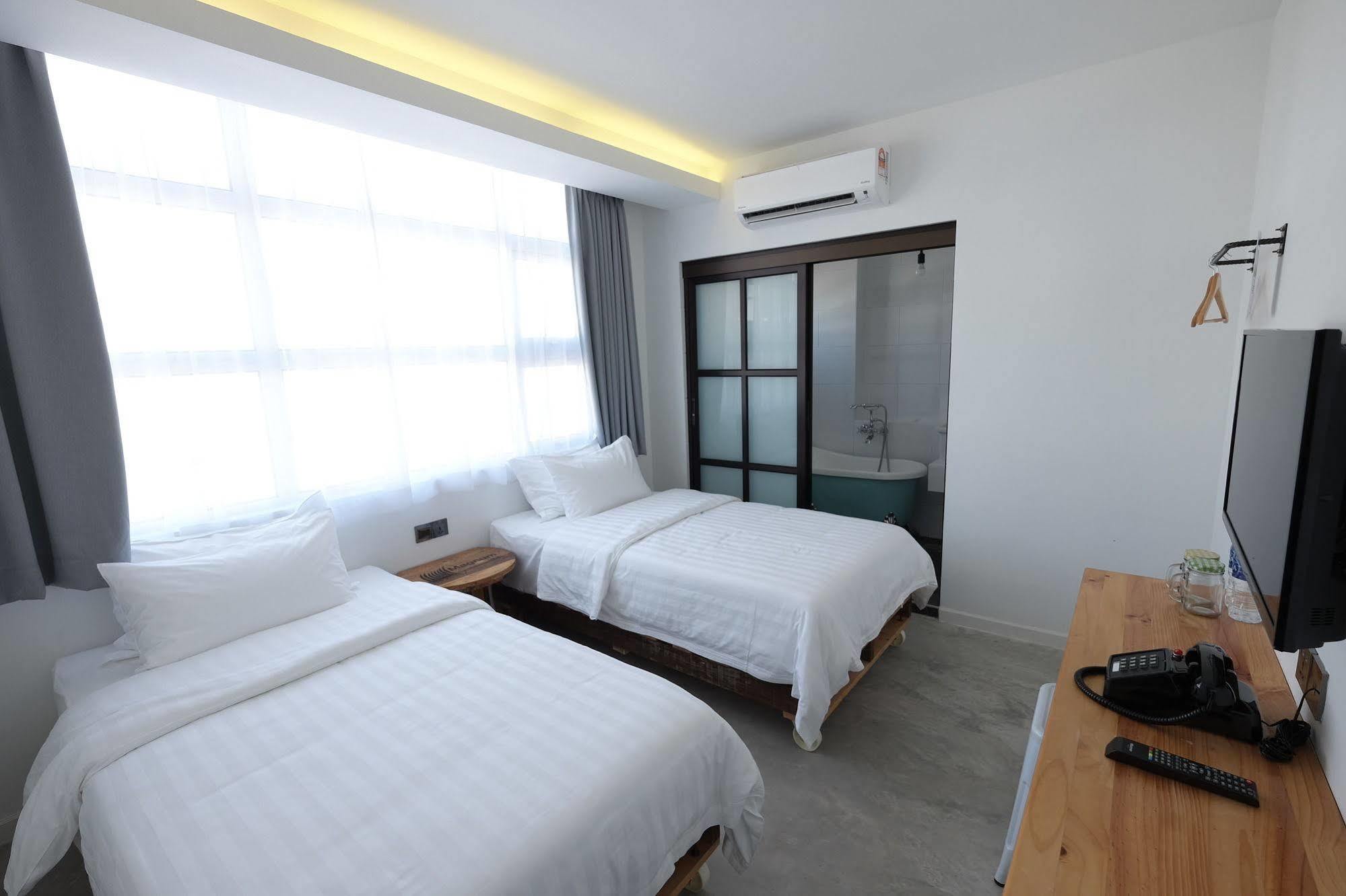 White Loft Hotel Malacca Exteriör bild