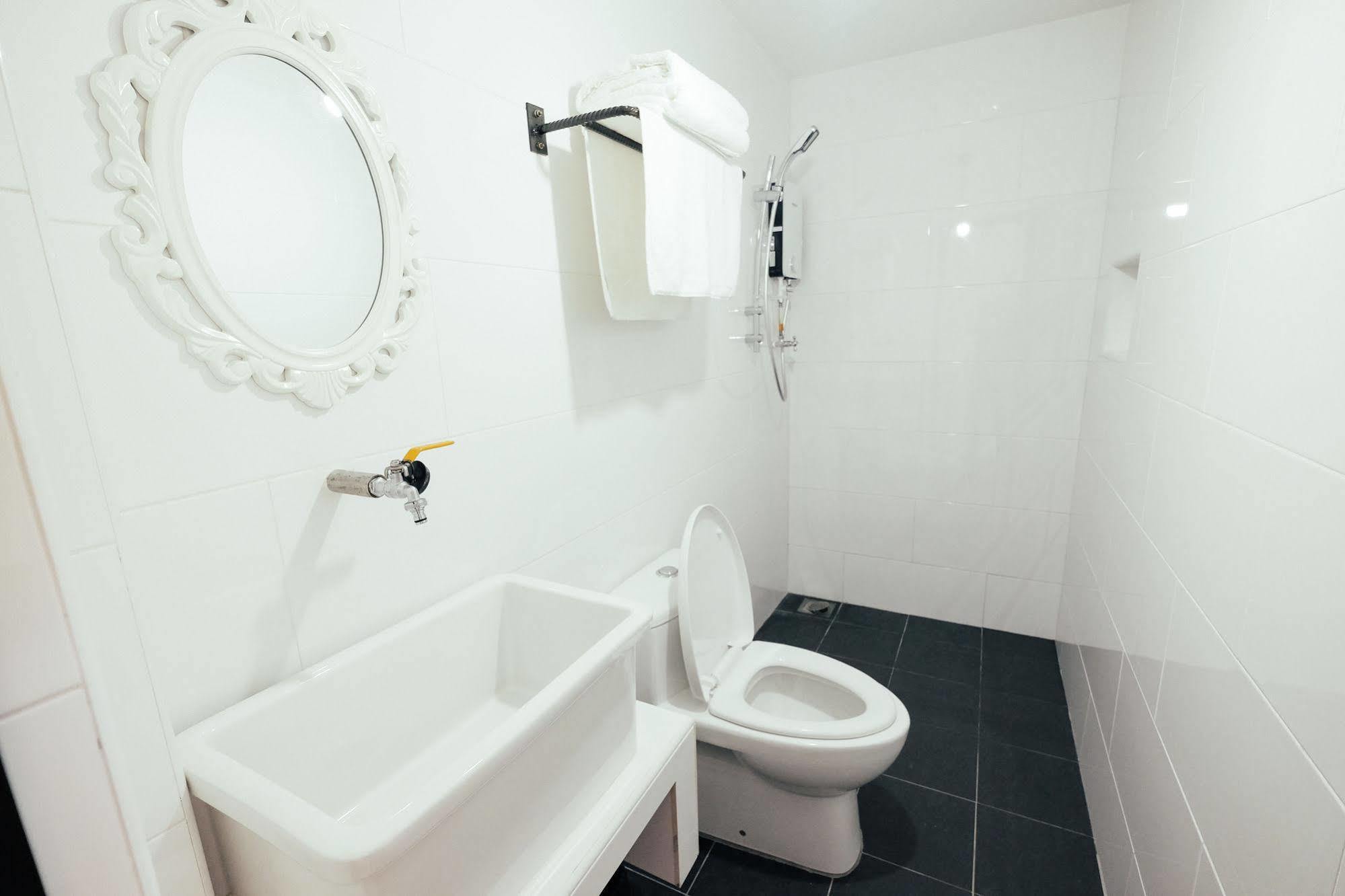 White Loft Hotel Malacca Exteriör bild
