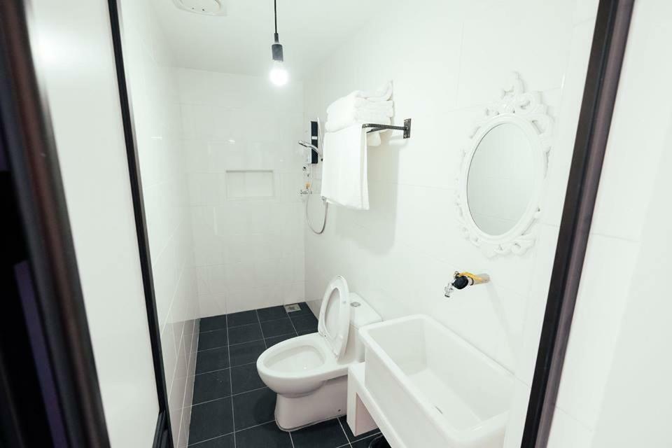 White Loft Hotel Malacca Exteriör bild
